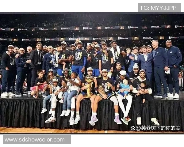 勇士完成4换1交易,引进巨星重塑阵容 勇士完成4换1交易,引进巨星重塑阵容