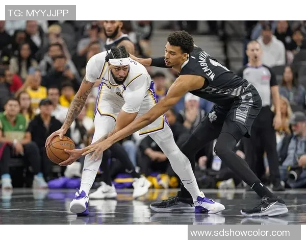 快船战胜湖人,季后赛形势有所起色 快船战胜湖人,季后赛形势有所起色